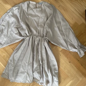 Klänning  - Jättefin klänning från chiquelle ,perfekt att styla till boots och kappa nu till vintern! 🤍