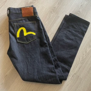 Evisu jeans - Oanvände helt nya evisu jeans. Topskick, har påse tag osv. Skriv vid intresse :)