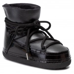 Inuikii skor - Säljer mina svarta glansiga inuikii skor i storlek 38. Det passar dock även en 37a då det är en extra sula i. Har tyvärr inte kvar någon kartong eller kvitto, men det är köpta vintern 2020 på NK. Det är i fint skick, kontakta mig för fler frågor.