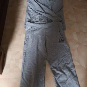 EA7 DRESS - En EA7 dress för barn. Den är i storklek 160. 