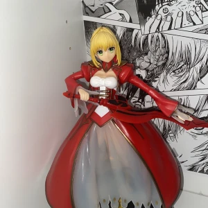 Anime figur - Saber från fate, kommer med låda och frakten är som vanligt 66kr