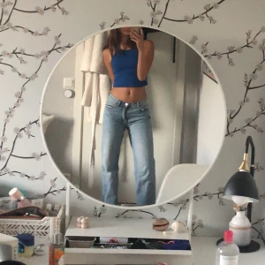 Baggy jeans  - Ett par skit snygga Baggy straight jeans från monki passar med dig med kopenhagenstil/streetstyle<3