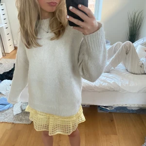 Gul kjol - Super söt gul kjol från Ginatricot! Storlek 36 knappt använd. 100+ frakt 