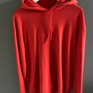 Cheap Monday storlek S - En oversized hoodie som använts max en gång. Den passar S/M/L/XL. Köparen står för frakten 🌻