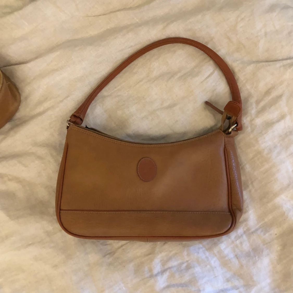 Liten brun väska  - 90