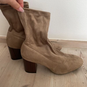 Helt oanvända skor - Helt oanvända från dinsko, nypris:499 nu säljer jag dem för endast 199kr🤎 #oanvända #dinsko #skor #höst #vinter #klackar