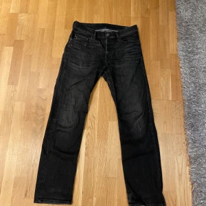 Ett par fina diesel jeans - Fina jeans från diesel dom sitter skönt och har grymt material 