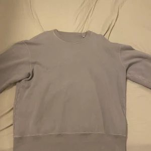 Our Legacy Sweatshirt - Hej! Säljer denna clean sweatshirten från Our Legacy. Just denna färgen är en sample så saknar vissa tags på sig. Storleken är en medium och sitter true to size. Den är knappast använd och i bra skick.