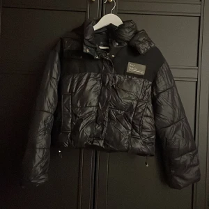 Kroppad puffjacka - Använd en höst men är i fint skick!!