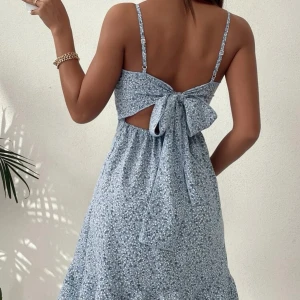 Blå klänning - Superfin men för liten för mig🤍  | Storlek S | Köparen står för frakten 🤍 | Paketpris vid köp av fler plagg | Allt säljs i befintligt skick💗