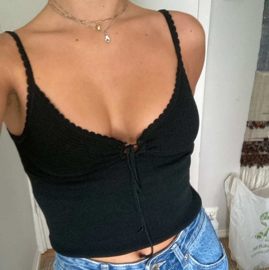 Svart fin stickat linne