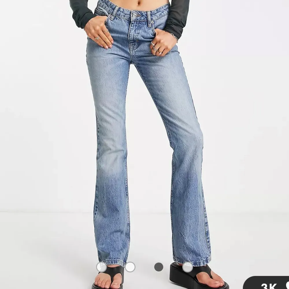 Supersnygga och trendiga bootcut jeans med snygga fickor bak. Har enbart provat byxorna. Strl 38 men små i storleken. . Farkut & Housut.
