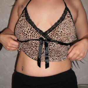 halterneck - har redan lagt ut denna men här är hur den sitter på!