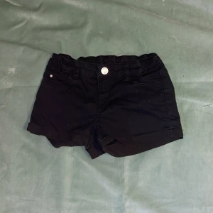 Korta shorts - Små i storleken  Sköna