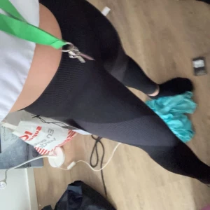 Träningsbyxor  - Säljer även dem här fina träningsbyxorna sitter som en smack i rumpan.