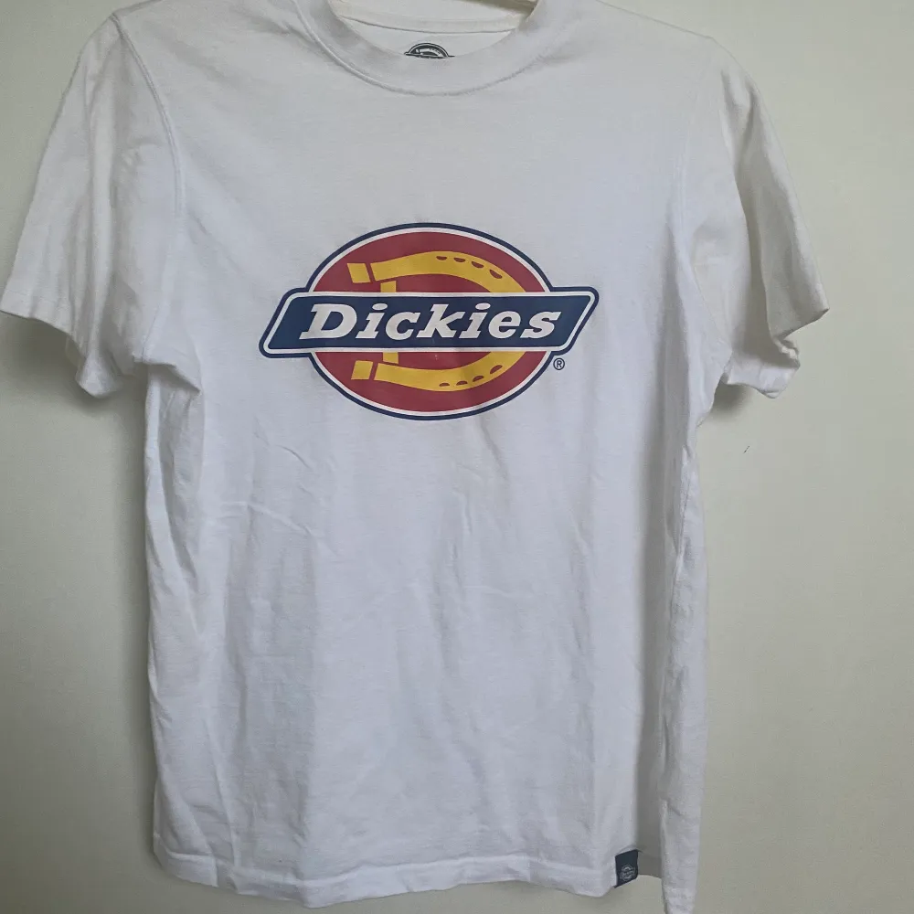dickies t-shirt, knappt använd.. T-shirts.