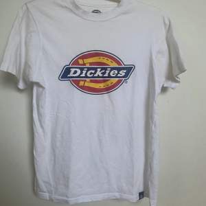 dickies t-shirt, knappt använd.