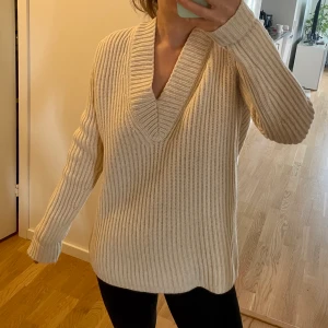 Acne stickad ulltröja  - Tröja från Acne studios. Strl XXS (passar en 34/36) Fint skick, inga defekter. 100% ull. 