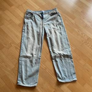 Ett par schyssta jeans från asos  Storlek: w34 l30  Men passar w32 och l32 Nypris 600