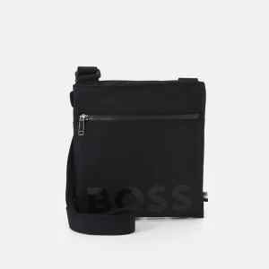 Hugo Boss Axelremsväska - Svart Hugoboss axelremsväska i helt nyskick. mötts up i Stockholm. Pris kan diskuteras.