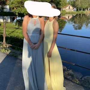 Balklänning - Gul balklänning i bra skick endast använd 1 gång! Frakt ingår inte!