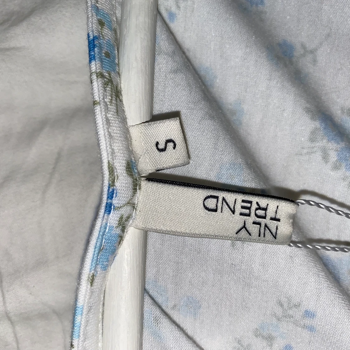 Blommig klänning Nelly - 91