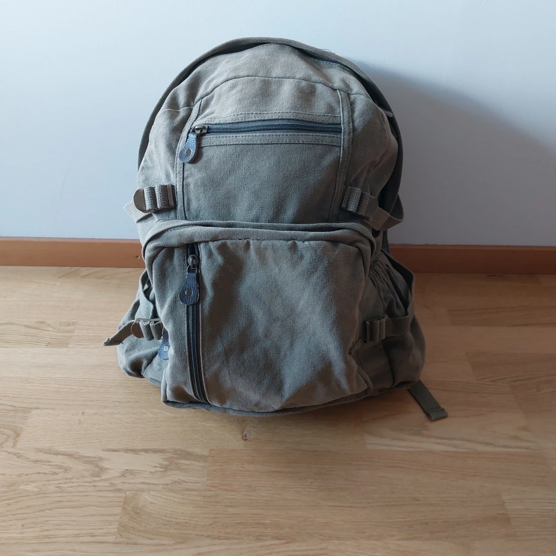Ordentlig ryggsäck med många bra fack  - 91