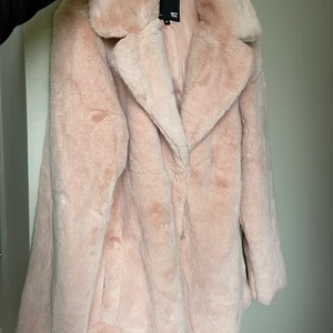 Fin ljusrosa pälsjacka stl.M  - Superfin ljusrosa pälsjacka från lager 157. Använda Max 2 ggr. Stl M 