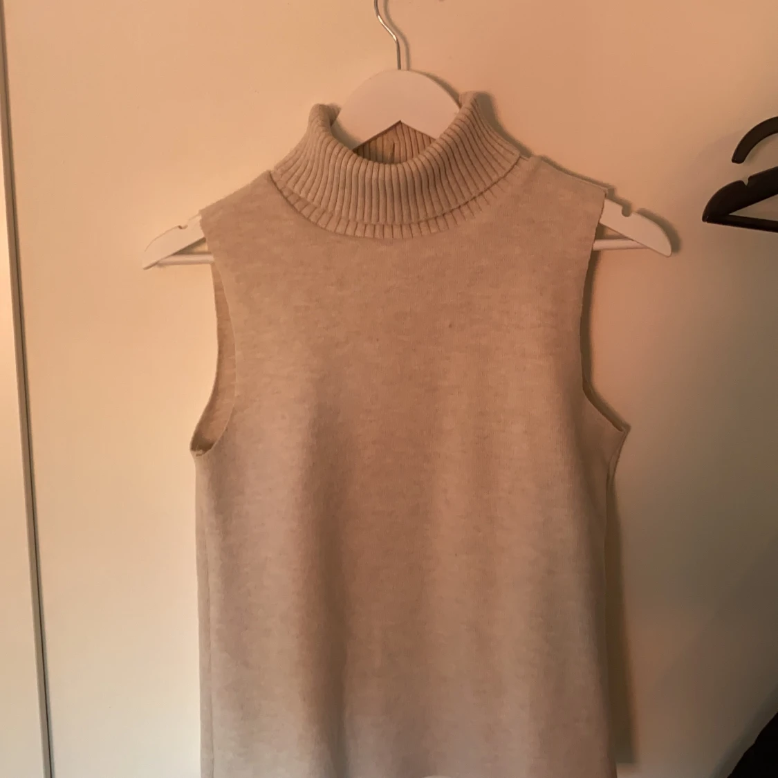 Beige stickad tröja  - 90