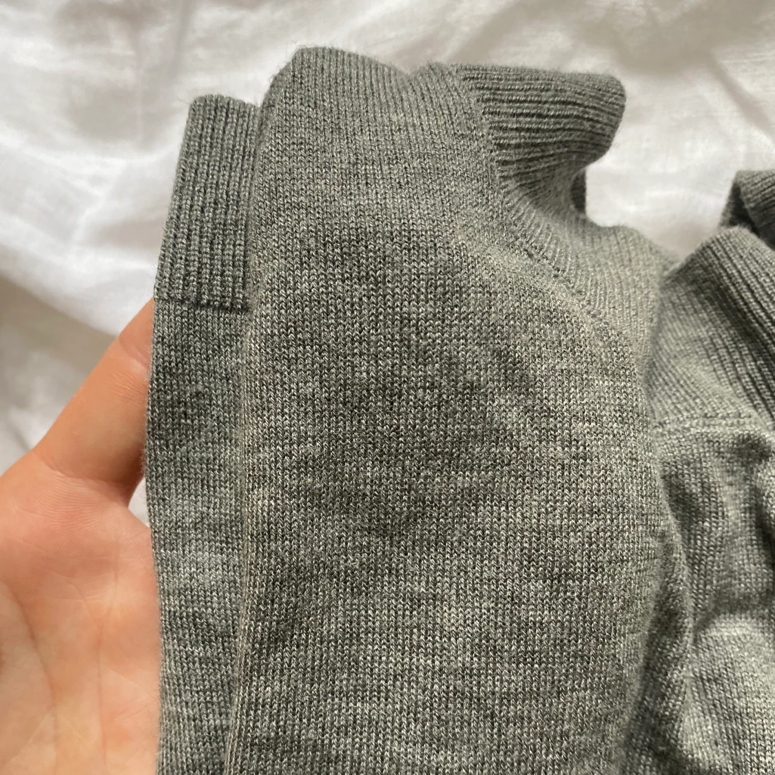 Finatickad grå tröja - 90