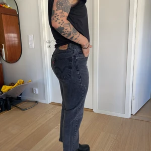 Levis 505 - Gråa Levis 505  Stl 28