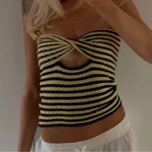 Bandeu topp - Skitfin randig bandeu topp. Aldrig använd då den var för liten. 🫶🏼🫶🏼