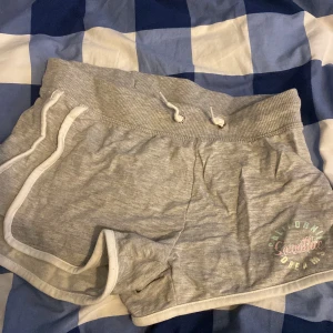Shorts - Använd få gånger. Säljer för 20 kr (+frakt). 