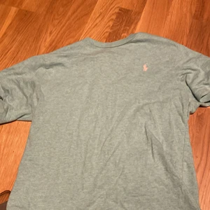 Polo Ralph lauren t-shirt - En turkos t-Shirt från Ralph lauren OBs tryck inte på köp direkt !!!! 