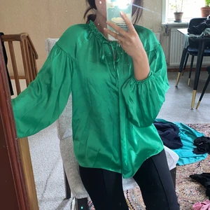 Cubus S - Jätte fint och trend färg. 🦚