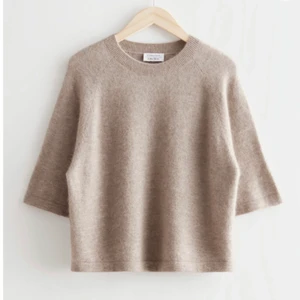 Other Stories Tröja - Nästan helt oanvänd tröja, alltså i väldigt bra skick ifrån Other Stories. Storlek M, men passar från XS-M. Köparen står för frakten❤️