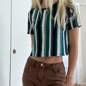 Randig t-shirt - Söt randig t-shirt från Urban Outfitters i stl S. Köparen står för frakten!