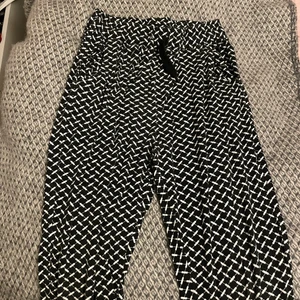 Mönstrade Tygbyxor - Mönstrade tygbyxor men har använts som mjukisbyxor, väldigt sköna, bra skick!