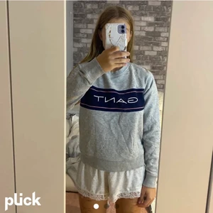 Sweatshirt från gant - Sweatshirt från gant i strl xs. Den är använd men i bra skick. Priset kan diskuteras. Köparen står för frakten, 57 kr spårbart💗