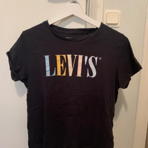 Levis T-shirt  - T-shirt från Levis, mycket fint skick!