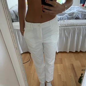 Chinos - As najs chinos från Zara som sitter lite oversized på mig som vanligtvis är en xs 💛💛 helt nya och aldrig använda 💟 frakt tillkommer!