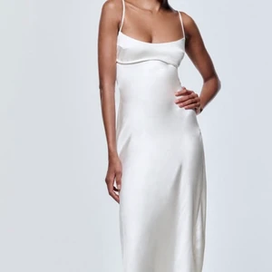 Zara klänning - Säljer min oanvända klänning från Zara i storlek xs 🤍 