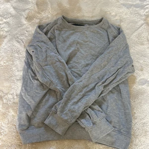 Sweatshirt - Grå sweatshirt i storlek XS. Från lager 157💙