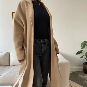 Kappa från zara - Superfin beige lång kappa från zara i storlek XS.