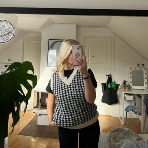 Stickad väst - Varm och mysig stickad väst, perfekt till hösten Stl S