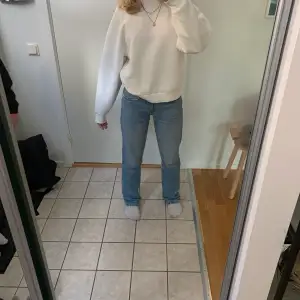 En fin vanlig vit sweatshirt tröja från Gina köptes för någon vecka sen och är helt ny,den har inte blivit tvättad än