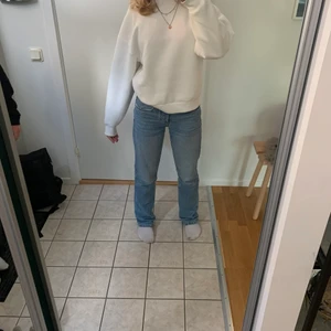 Vit sweatshirt  - En fin vanlig vit sweatshirt tröja från Gina köptes för någon vecka sen och är helt ny,den har inte blivit tvättad än