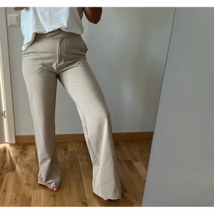 Kostymbyxor  - Kostymbyxor i beige