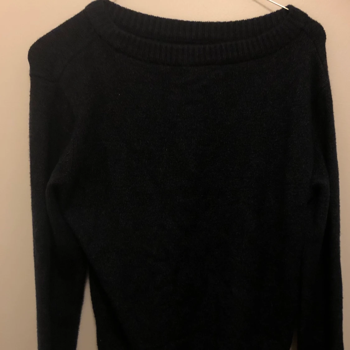 Mörkblå stickad tröja - 90