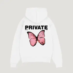 Säljer min superfina vita hoodie med stor rosa fjäril på💕köptes för 800kr men kostar idag 1200kr💕Knappt använd så fint skick